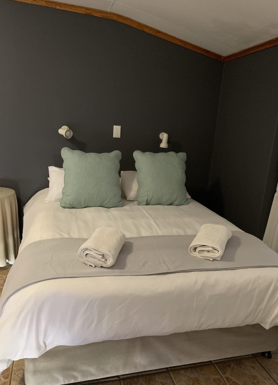 Family Room (Purple) | Desk, iron/ironing board (on request), WiFi (free), bed sheets