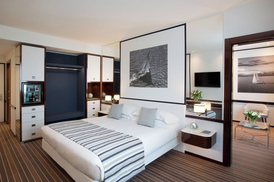 Family Room, Connecting Rooms | Minibar, in-room safe, desk, blackout drapes