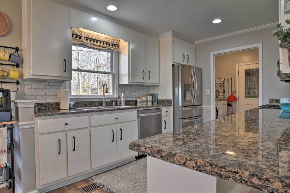Kitchen | Keurig Coffee Maker | Dishwasher | Cooking Basics
