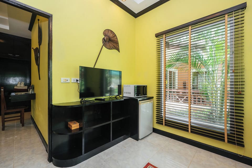 Onebedroom Villa | Minibar, desk, blackout drapes, free WiFi