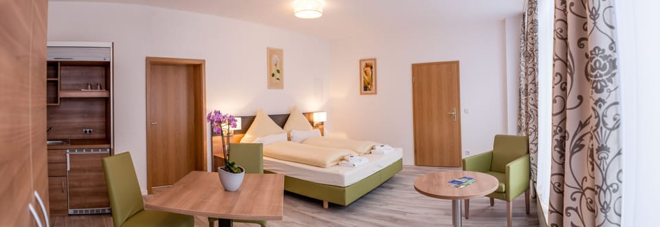 Comfort Double or Twin Room | Living area | Flat-screen TV