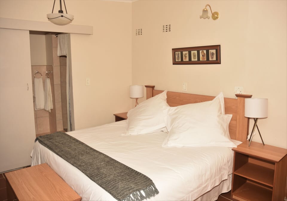Comfort Room (2) | Individually decorated, desk, laptop workspace, iron/ironing board