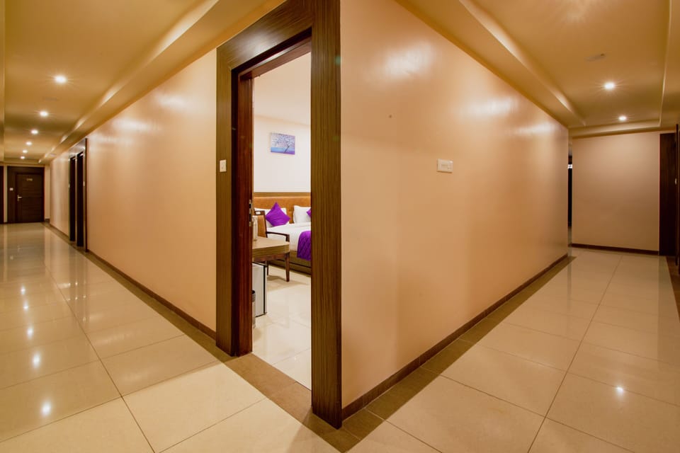 Premium Double Room | Living area | 32-inch flat-screen TV with satellite channels, TV