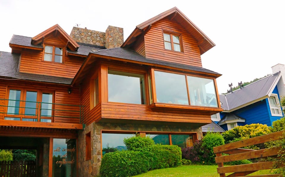 Lujosa Casa frente al Lago Lacar