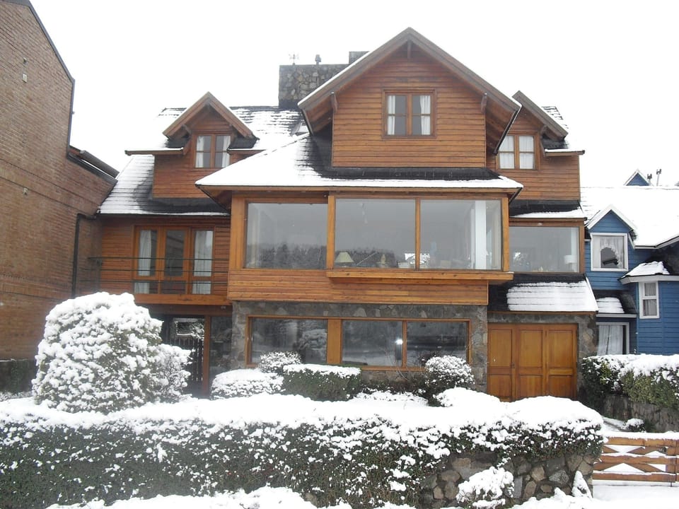 Lujosa Casa frente al Lago Lacar