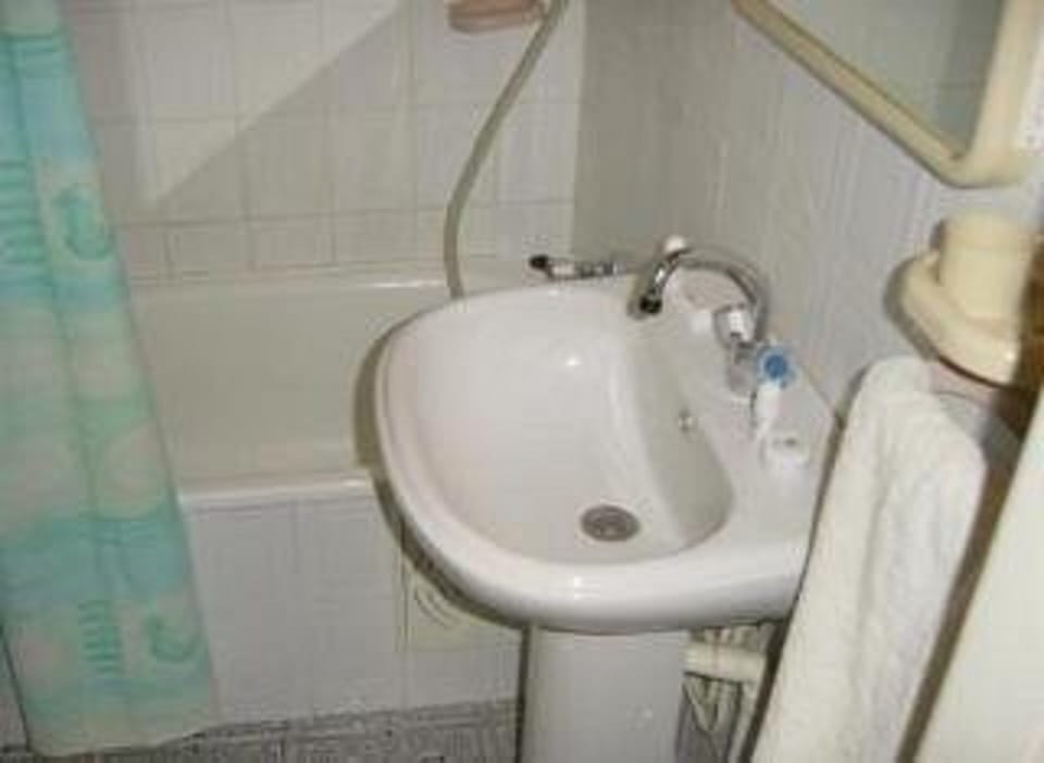 Bathroom sink
