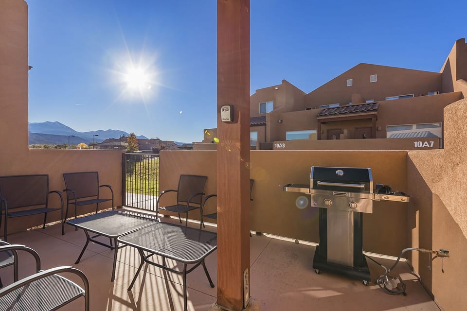 Beautiful outdoor space for grilling and dining. Our patio connects to the shared community amenities and the pool and hot tub