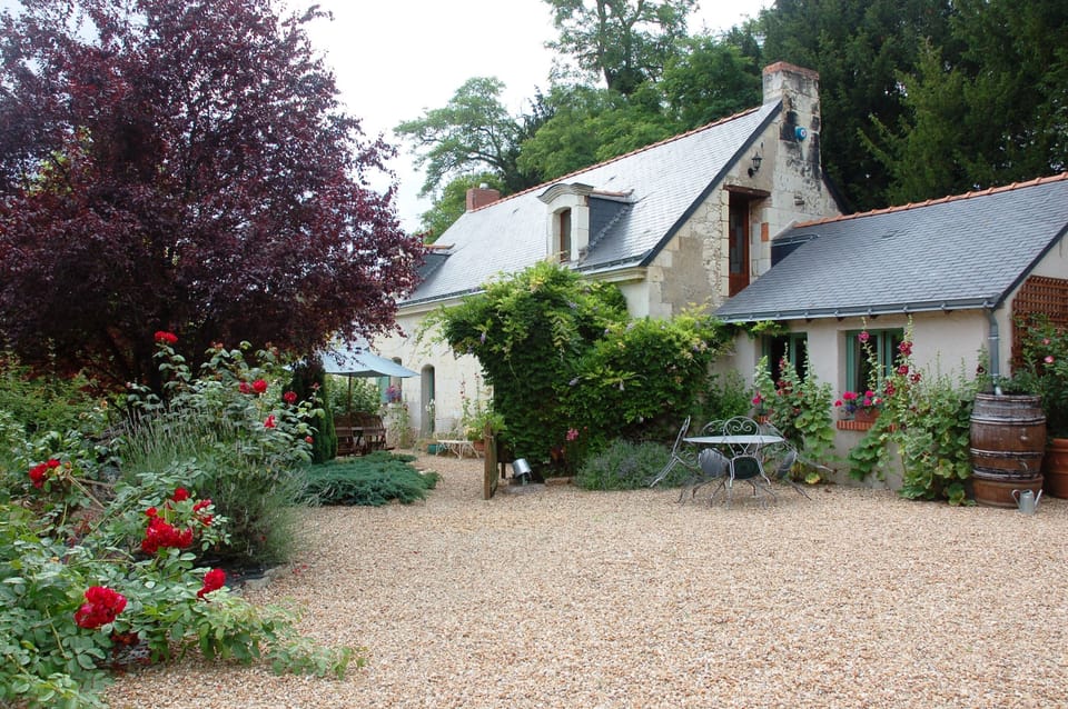 Bed & Breakfast with private, ground floor entrance in the courtyard garden.
