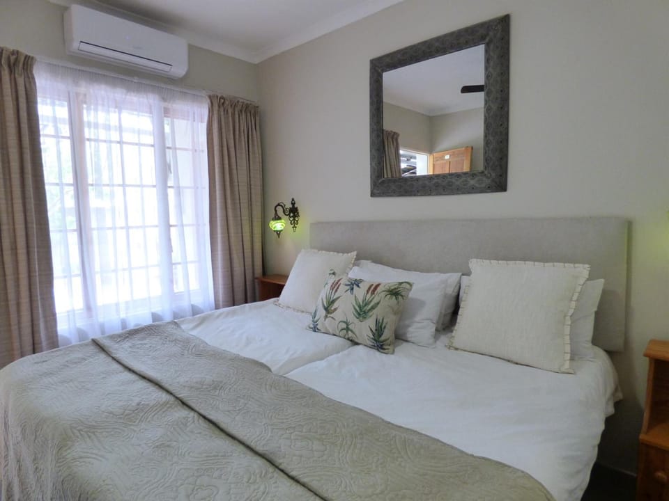 Minibar, blackout drapes, iron/ironing board, WiFi (free)