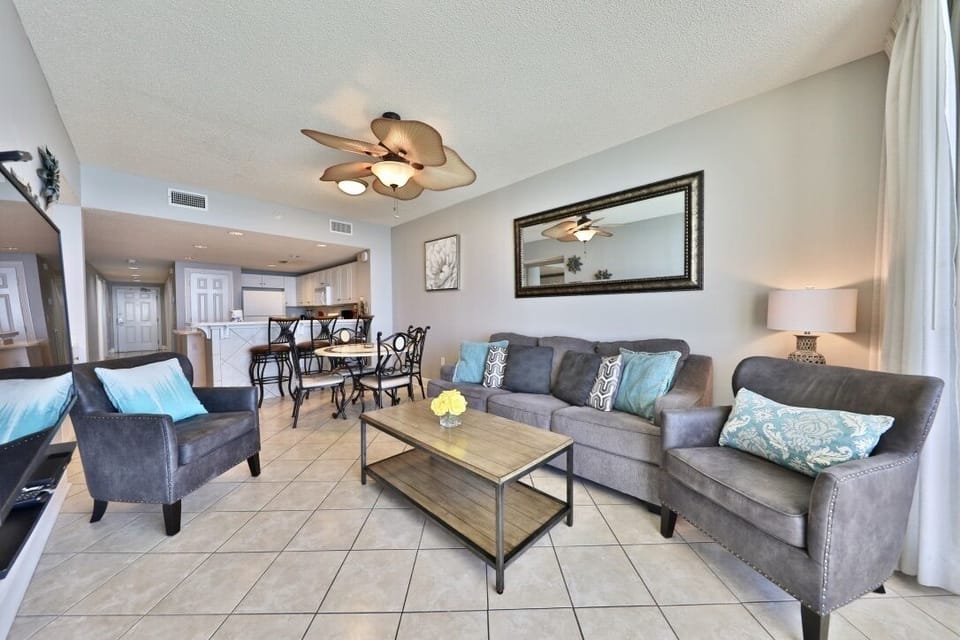 Large living room with plenty of seating