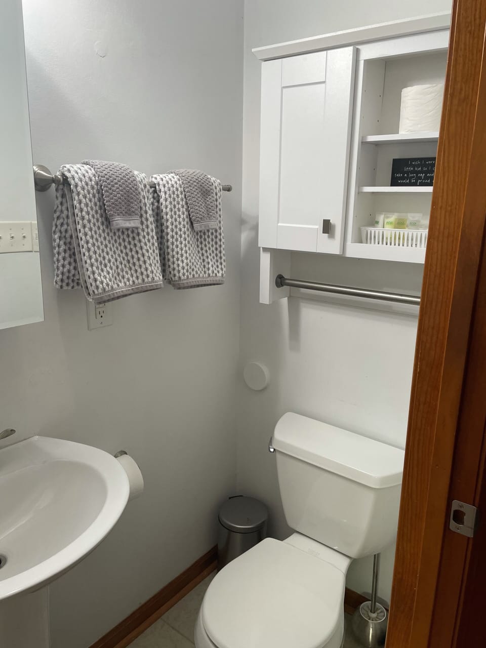 Towels and linens are provided.