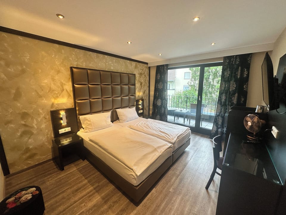 Deluxe Double Room, Balcony | Individually decorated, individually furnished, desk, laptop workspace