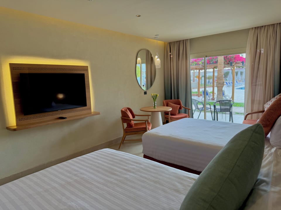 Minibar, in-room safe, iron/ironing board, free WiFi