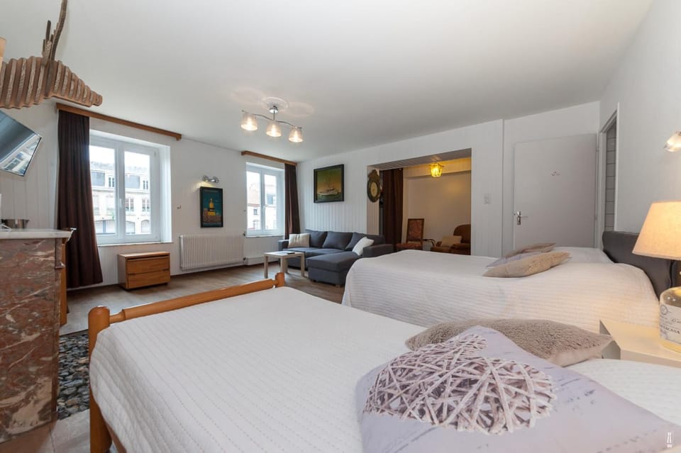 Individually decorated, individually furnished, desk, soundproofing