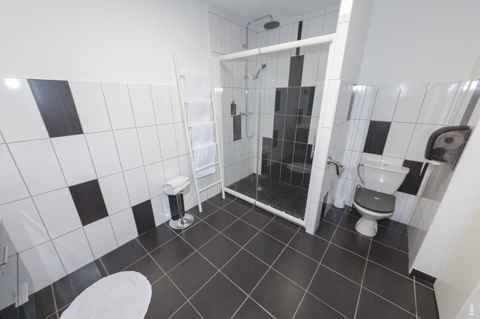 Comfort Quadruple Room | Bathroom | Free toiletries, hair dryer, towels