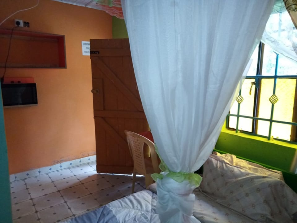 Single Room | Iron/ironing board, free WiFi, bed sheets