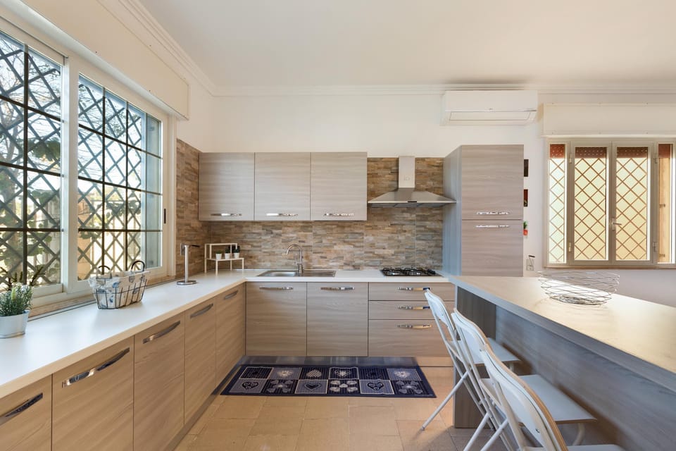 Comfort House, 3 Bedrooms | Private kitchenette | Full-size fridge, microwave, oven, stovetop