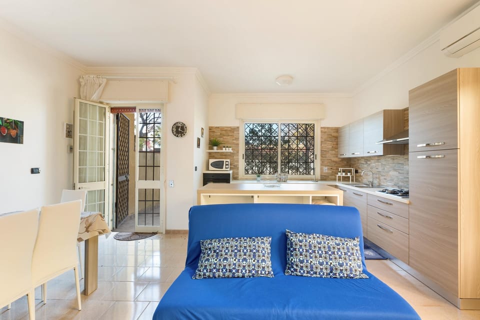 Comfort House, 3 Bedrooms | Living room | TV