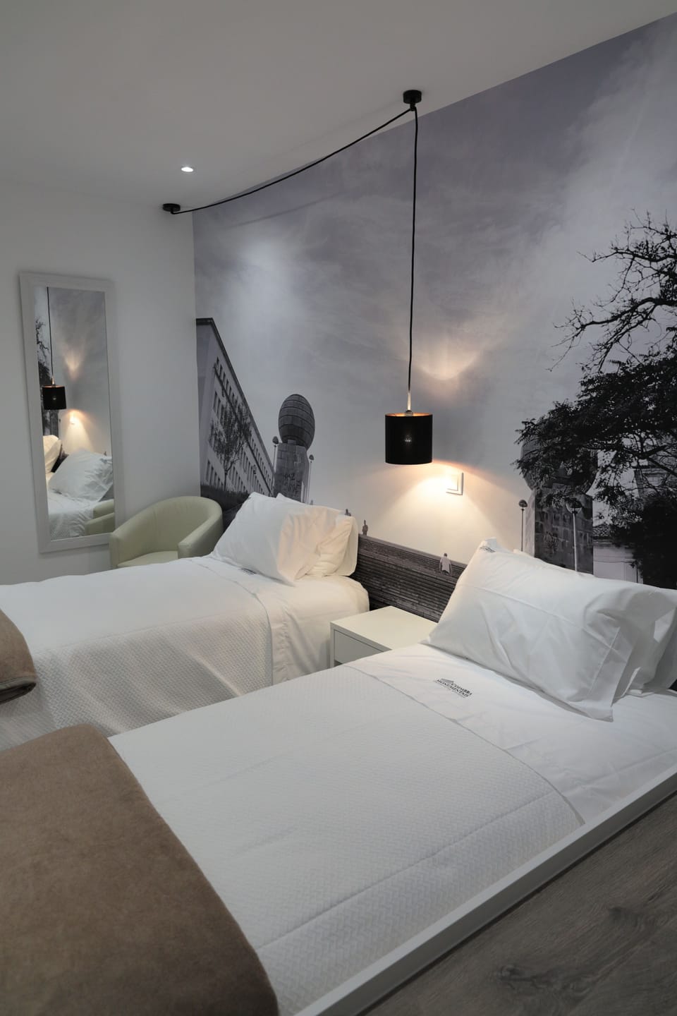 Twin Room | Desk, laptop workspace, blackout drapes, iron/ironing board