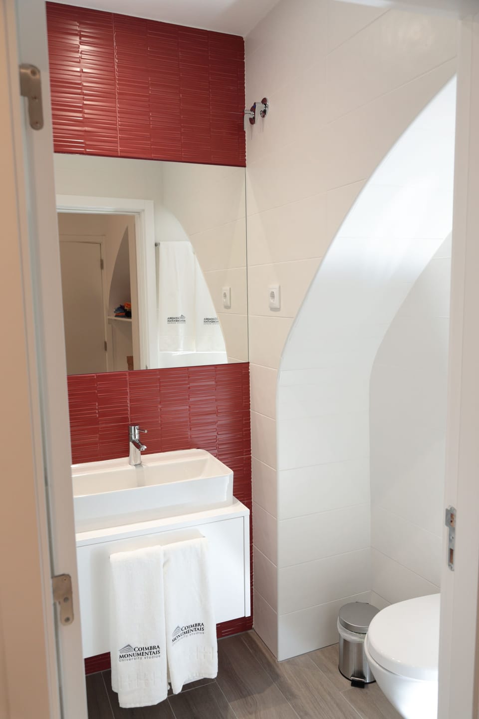 Twin Room | Bathroom | Shower, free toiletries, hair dryer, towels