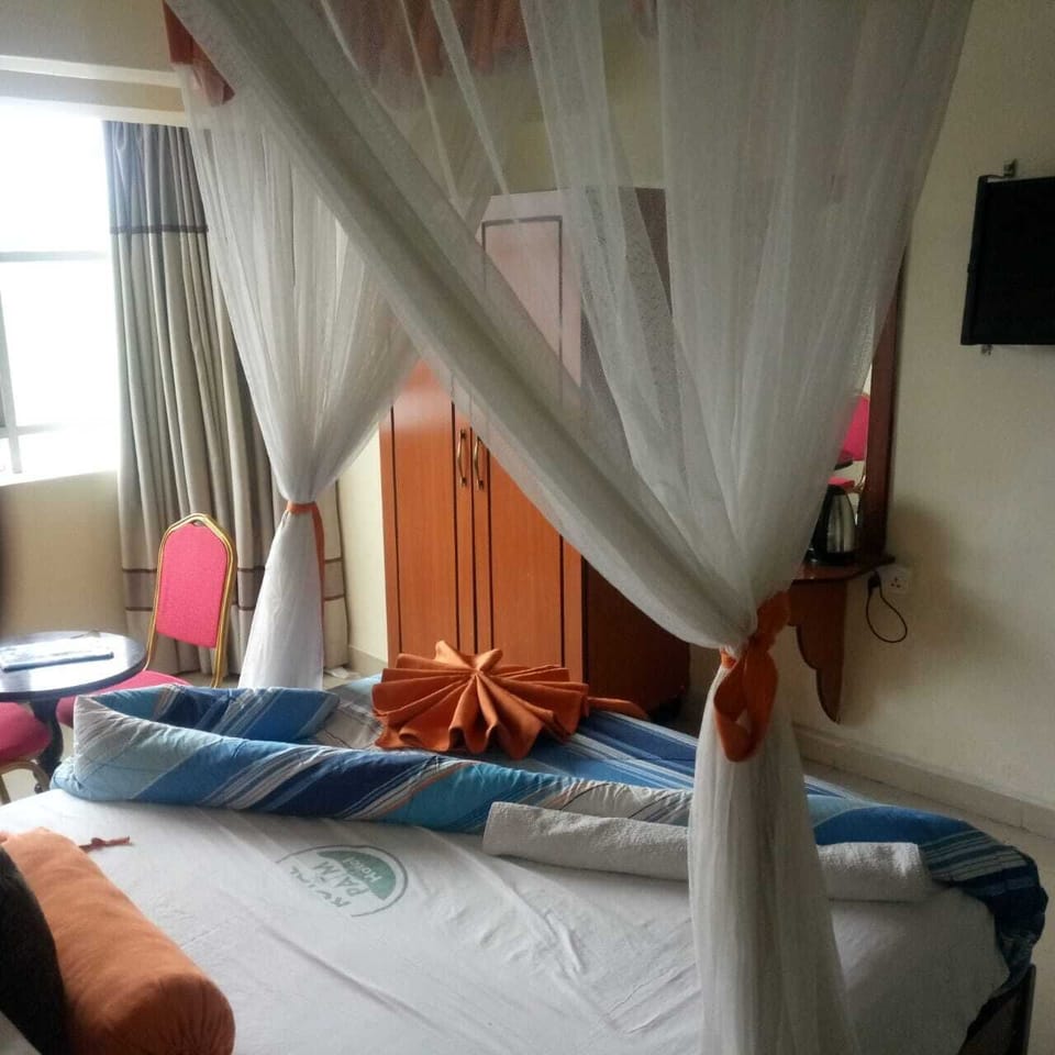 Double Room | Desk, iron/ironing board, free WiFi, bed sheets
