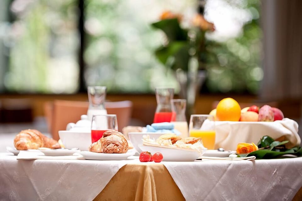 Free daily buffet breakfast
