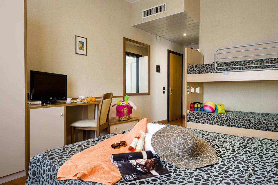 Economy Quadruple Room | Desk, soundproofing, cribs/infant beds, free WiFi