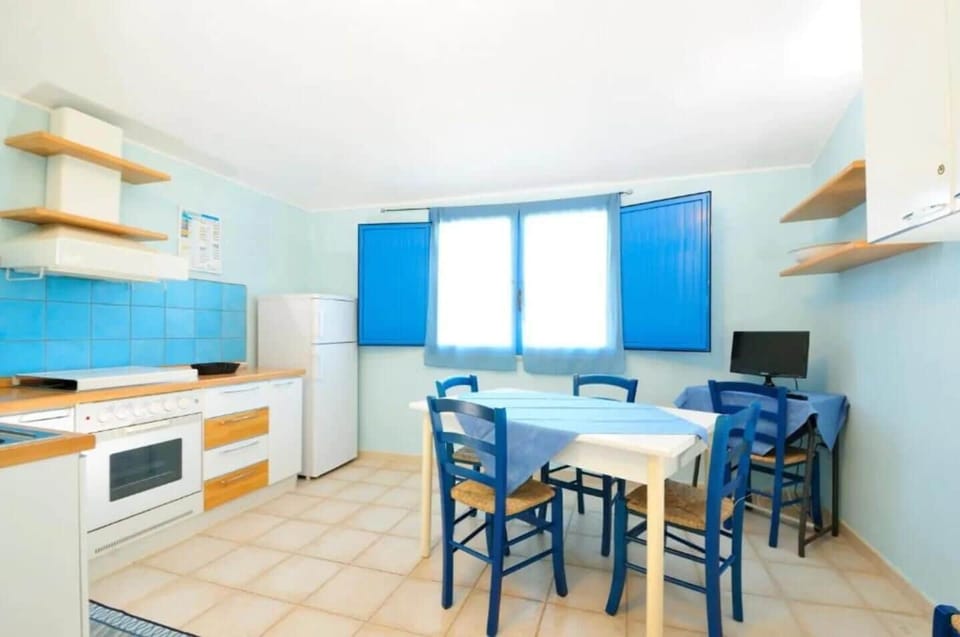 Apartment, 2 Bedrooms | Private kitchen
