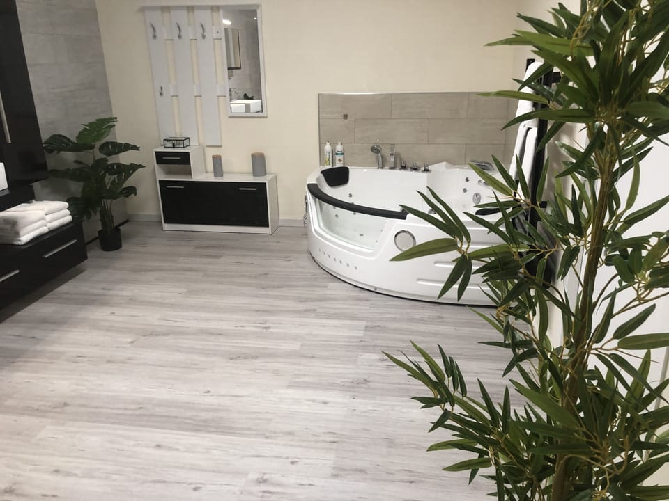 Appartement Deluxe 80m² | Bathroom | Free toiletries, hair dryer, towels