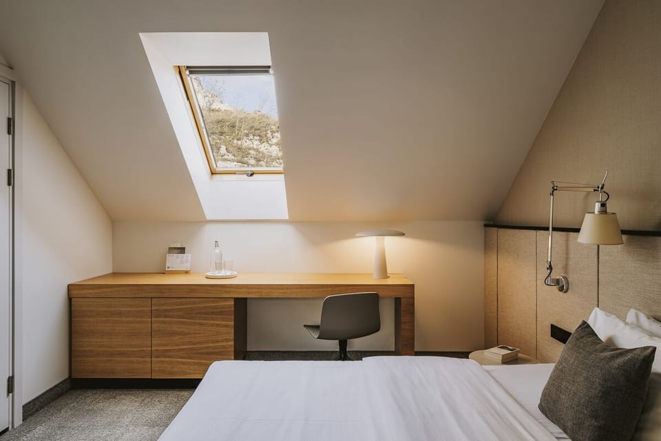 Business Single Room | Premium bedding, minibar, desk, laptop workspace