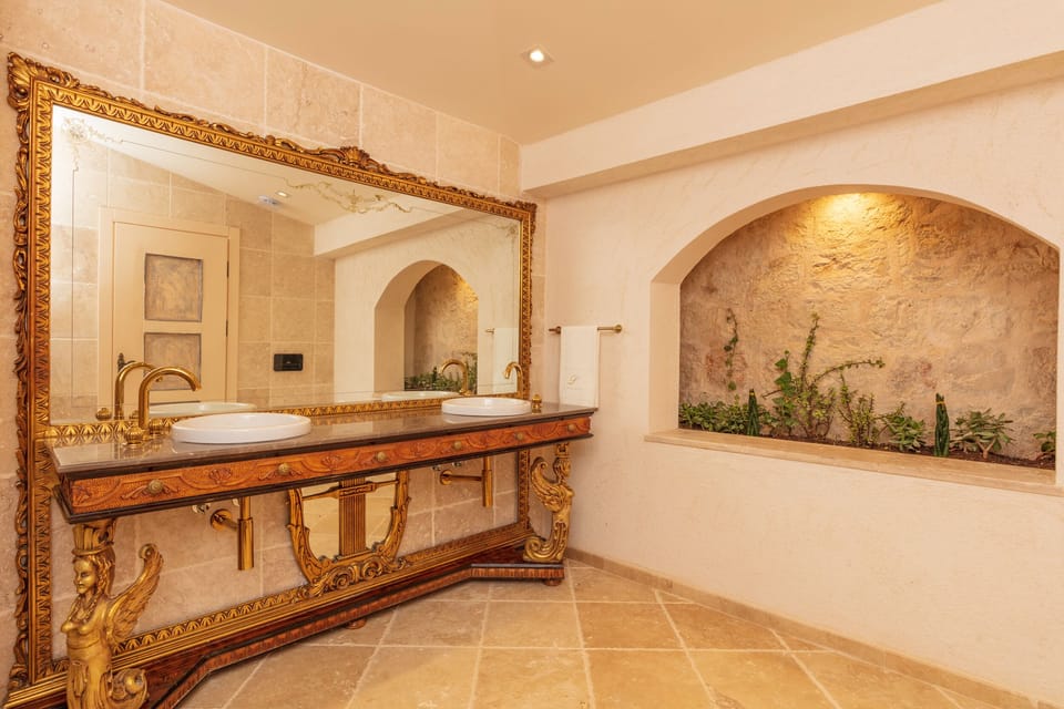 King Suit | Bathroom | Shower, rainfall showerhead, designer toiletries, hair dryer