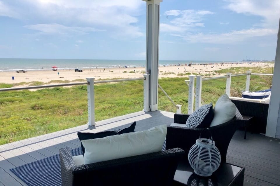 Ocean view facing Stewart Beach on 1st floor patio...