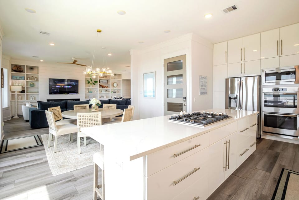 Microwave, double ovens, spacious refrigerator, with a 2nd fridge in the garage 