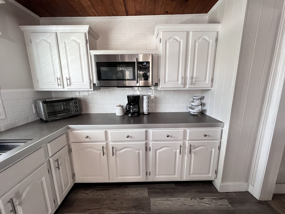 Full kitchen