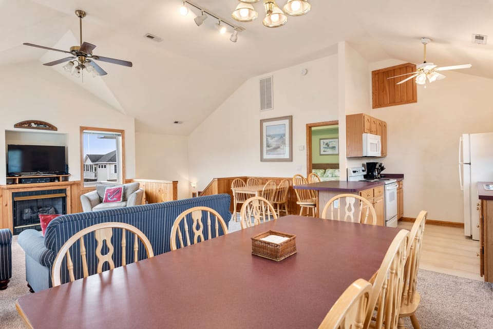 OSM03: Sweet Carolina | Top Level Dining Area