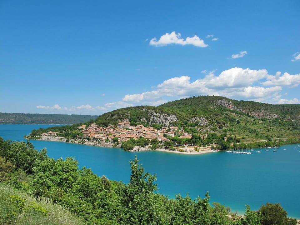 Snow, Sky, Cloud, Mountain, Building, Slope, Tree, Plant, House, Natural Landscape