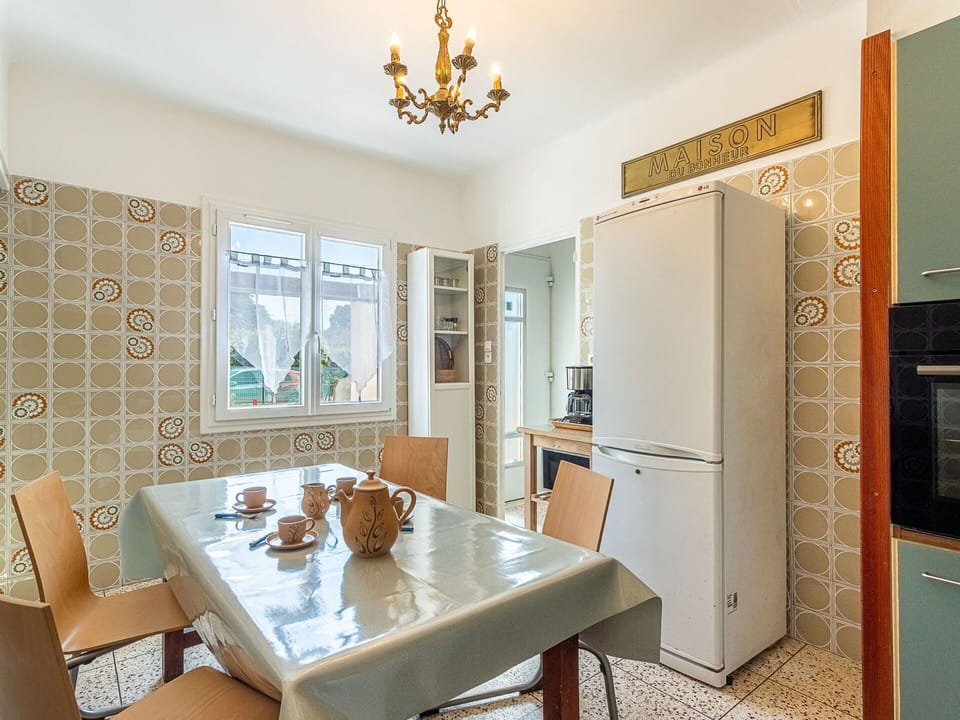 Flooring, Interior Design, Floor, Wood, Furniture, Ceiling, Room, Lighting, Kitchen, Cabinetry