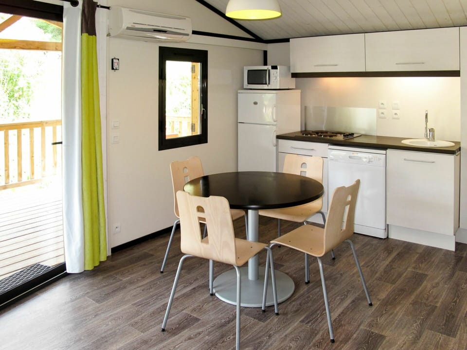 Room, Furniture, Property, Interior Design, Building, Floor, Ceiling, House, Table, Kitchen