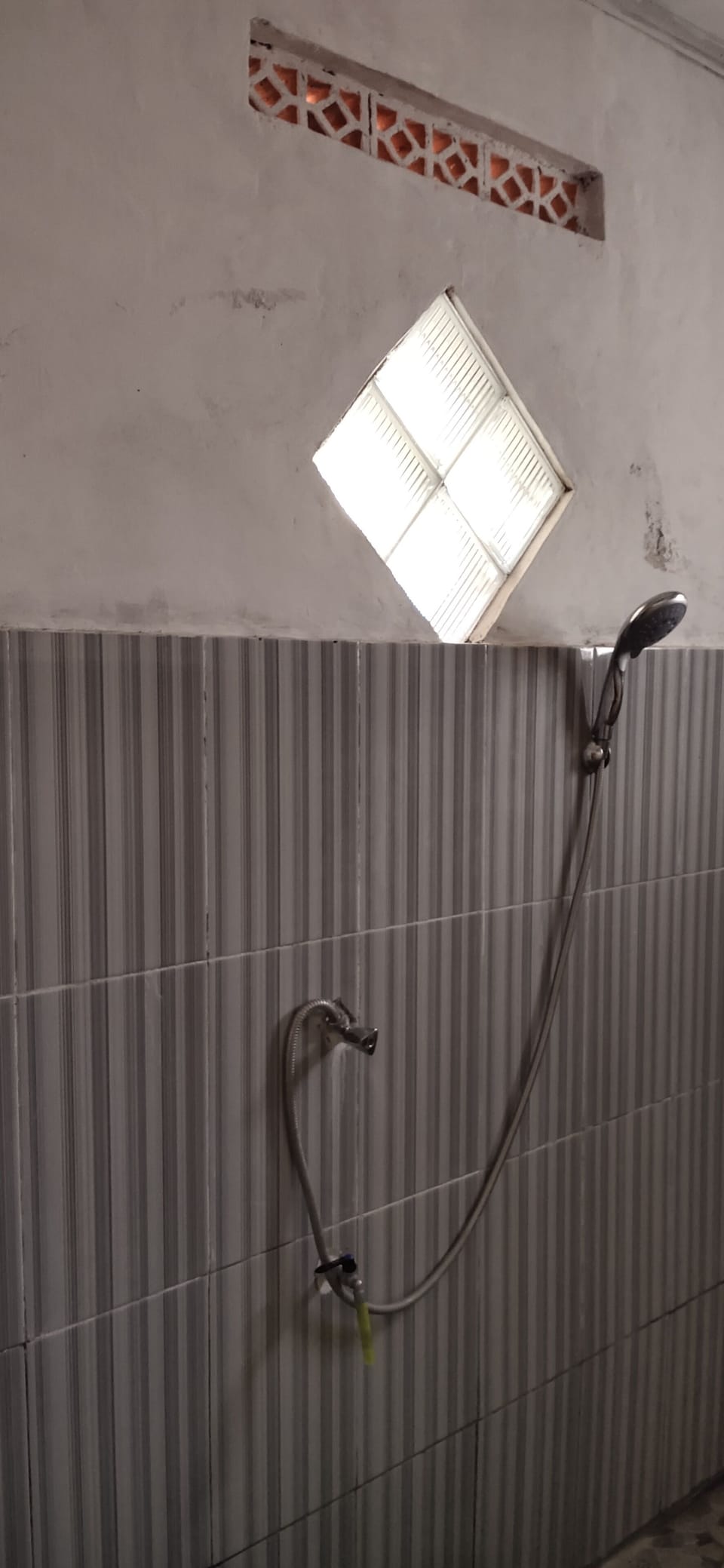 Shower, free toiletries, towels
