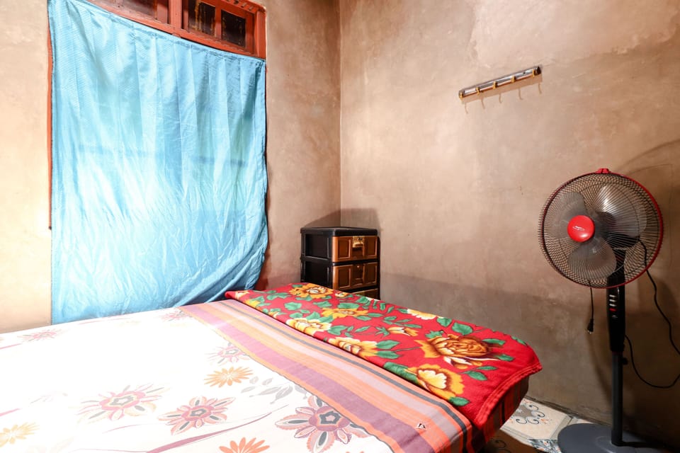 Desk, bed sheets