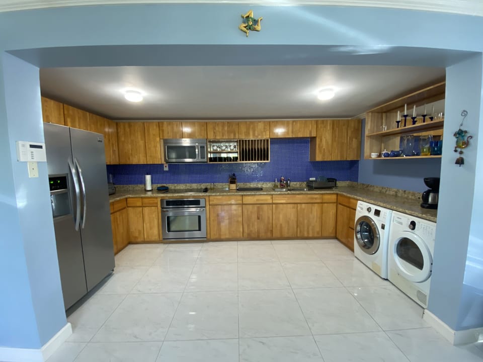 Open concept bright kitchen . Fully equipped 