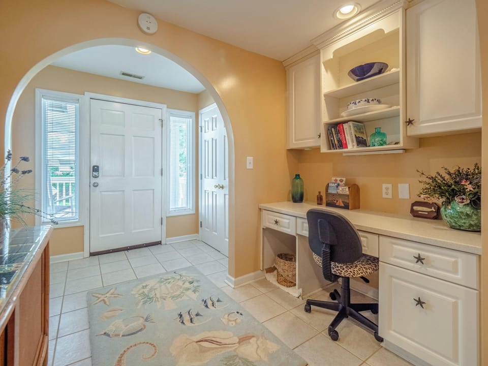 Foyer + Dedicated Workspace