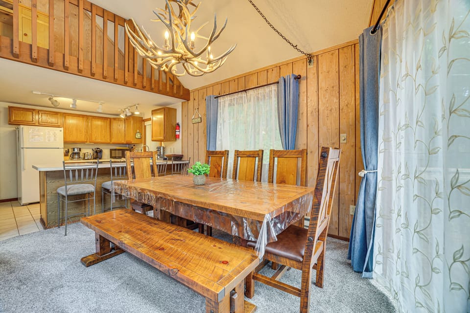 Dining Area | Main Level