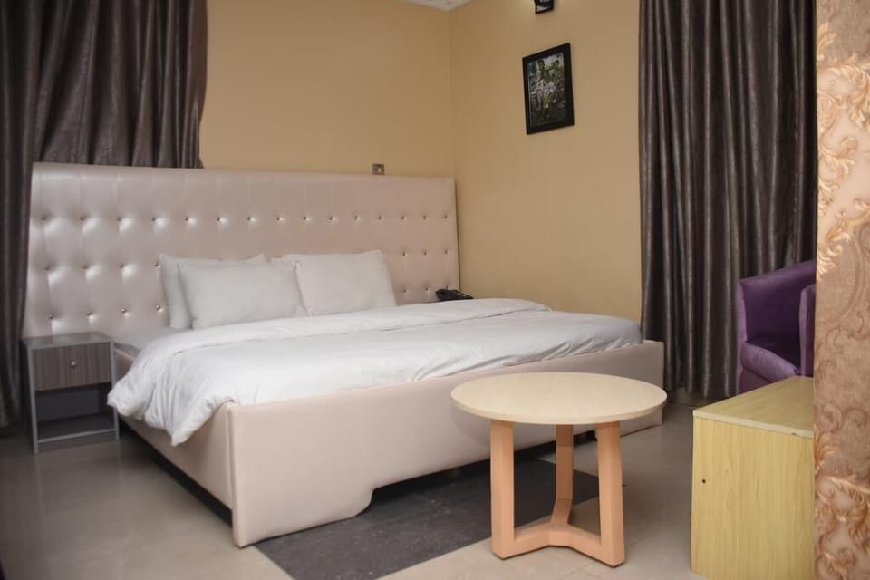 Standard Room | 1 bedroom, in-room safe, desk, laptop workspace