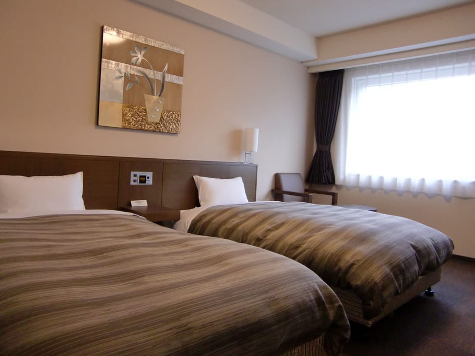 WiFi (free), bed sheets
