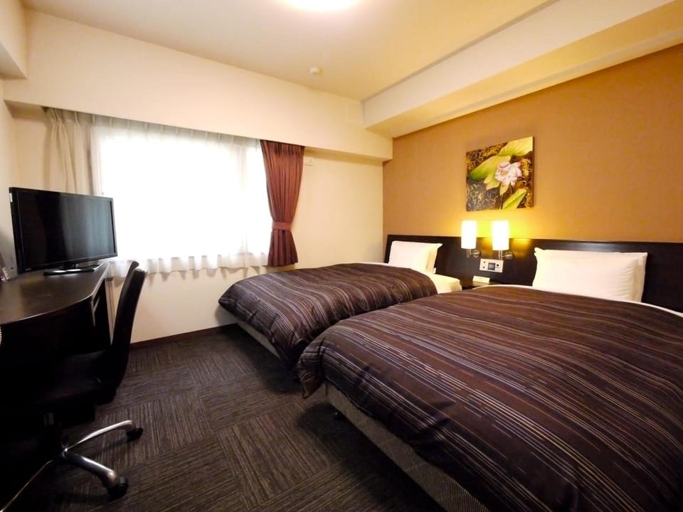Desk, blackout drapes, iron/ironing board, free WiFi