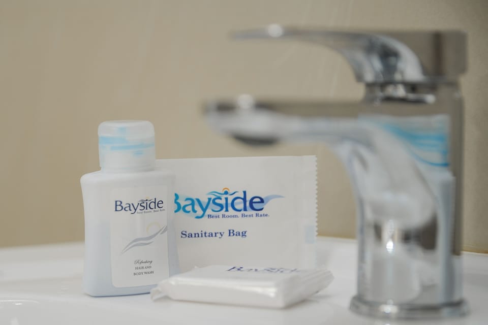 Luxury Double Room | Bathroom | Shower, rainfall showerhead, free toiletries, towels