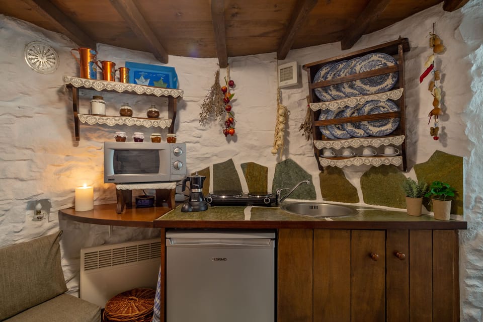 Panoramic Windmill, 1 Bedroom | Private kitchenette | Fridge, microwave, stovetop, espresso maker