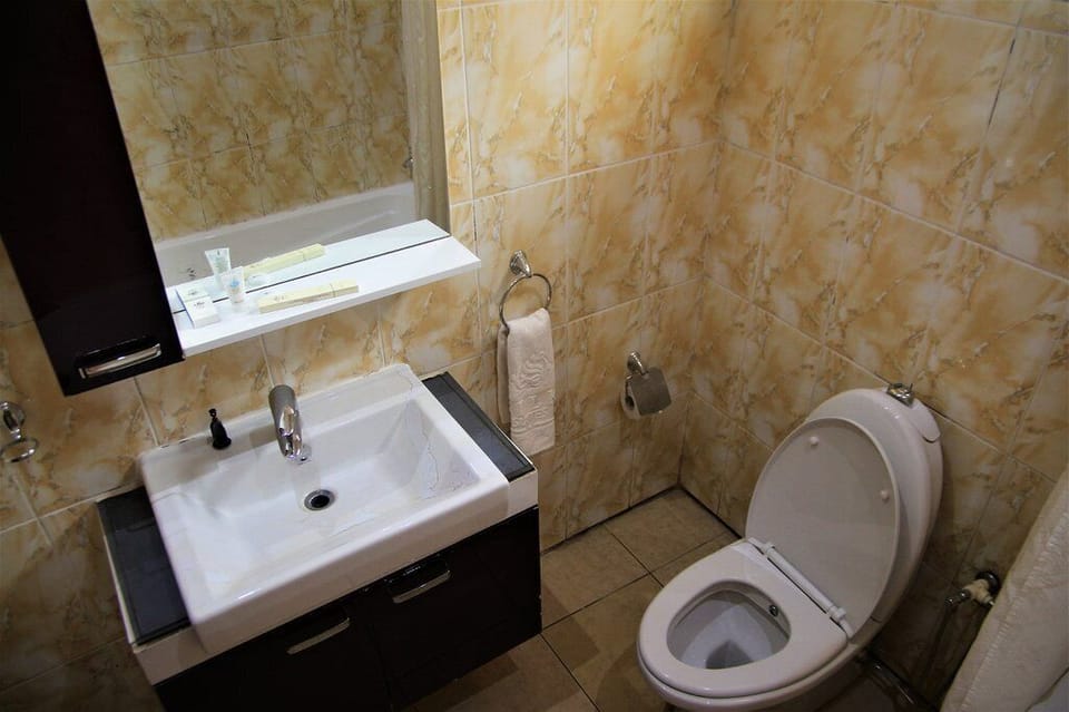 Executive Room | Bathroom | Shower, slippers, towels, soap
