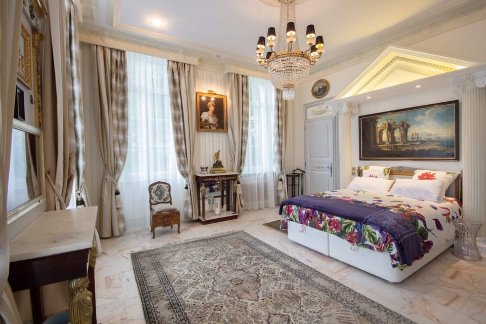 Double Room (Empire) | In-room safe, desk, blackout drapes, soundproofing